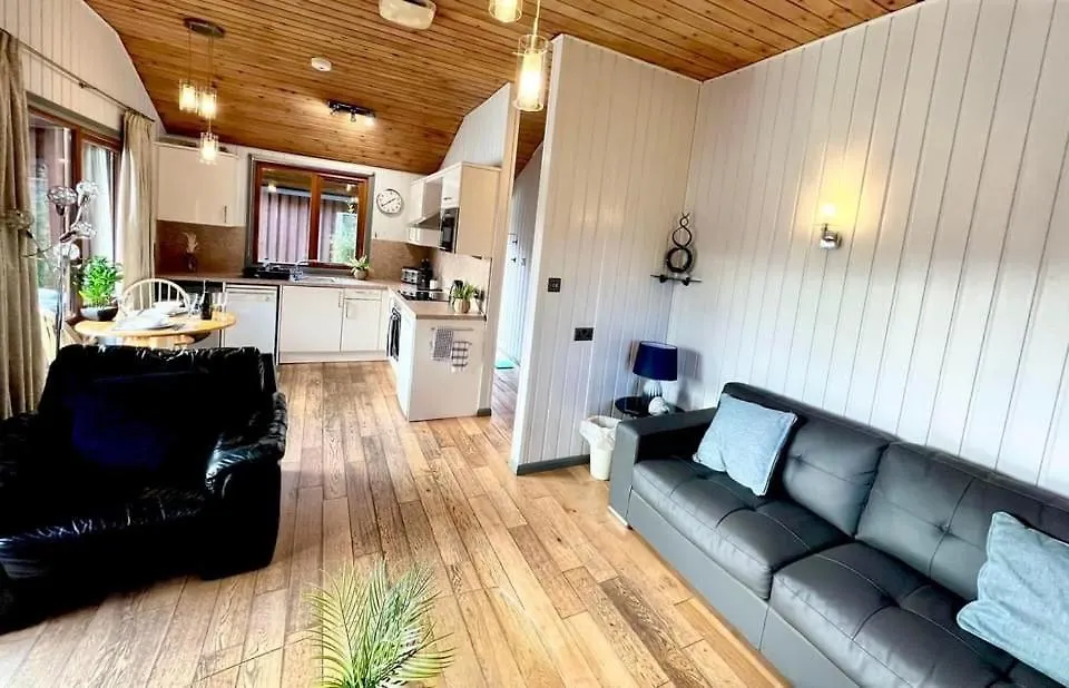 Holly Lodge 12 Hot Tub York